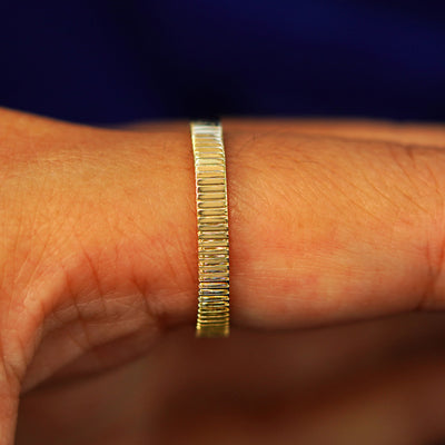 Side view of an Edge Band on a model's finger