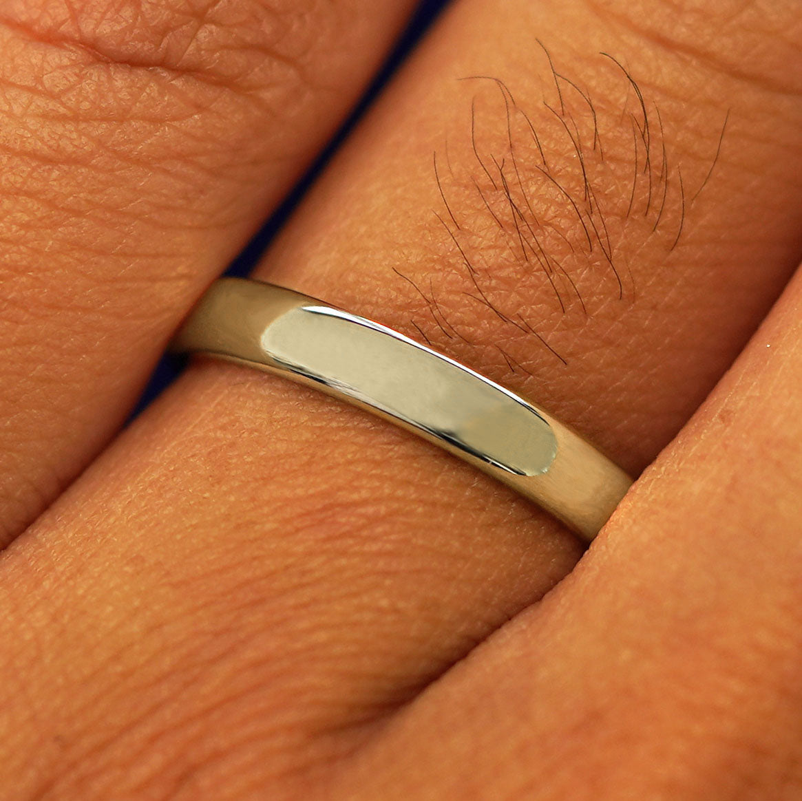 Close up view of a model's fingers wearing a 14k champagne gold Mix Mirror Band