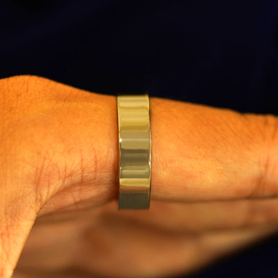 Side view of a Industrial Mirror Band on a model's finger