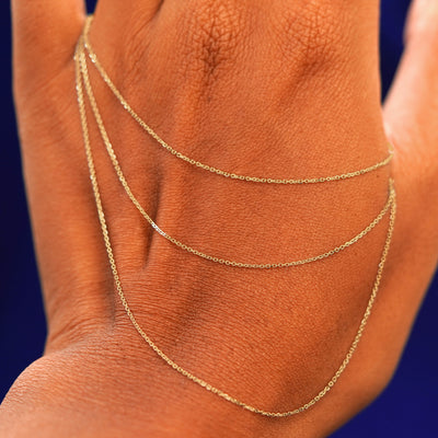 A model holding a Cable Infinity chain draped loosely over the back of their hand 3 times