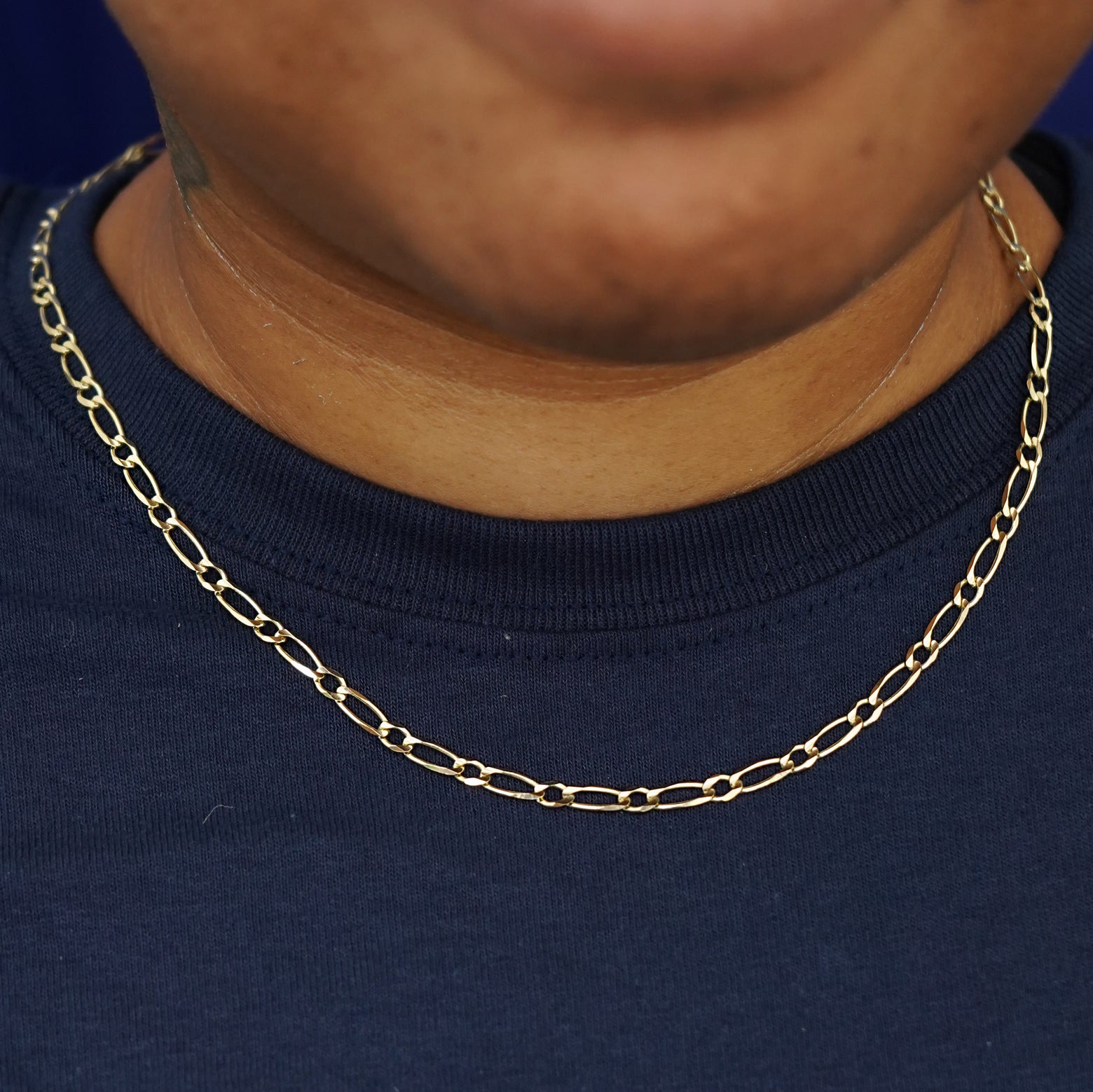 A model's neck wearing a yellow gold One To One Chain